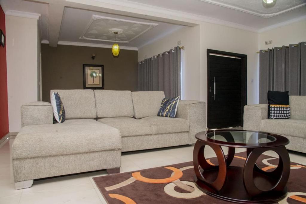 Royal Suites Apartments Лусака Екстериор снимка