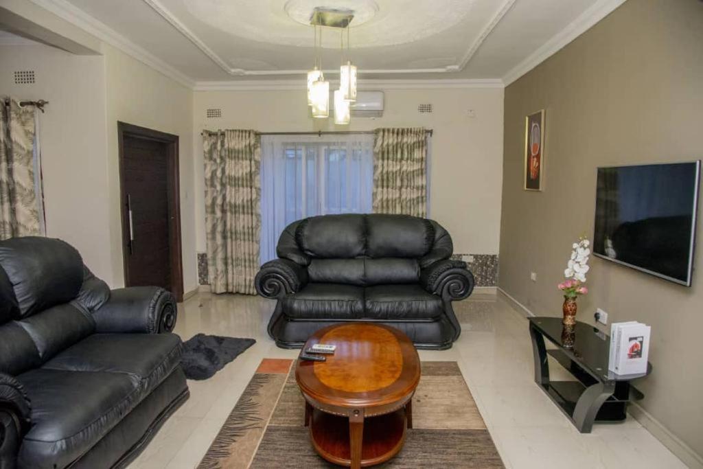 Royal Suites Apartments Лусака Екстериор снимка