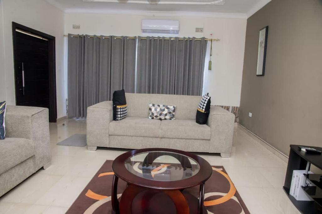 Royal Suites Apartments Лусака Екстериор снимка