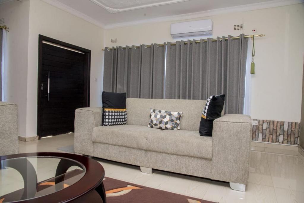 Royal Suites Apartments Лусака Екстериор снимка